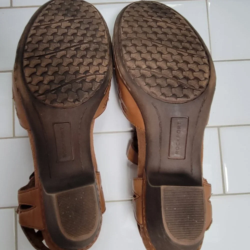 Light Caramel Brown Rockport "Aubrey" T-strap Sandal - Picture 3 of 6